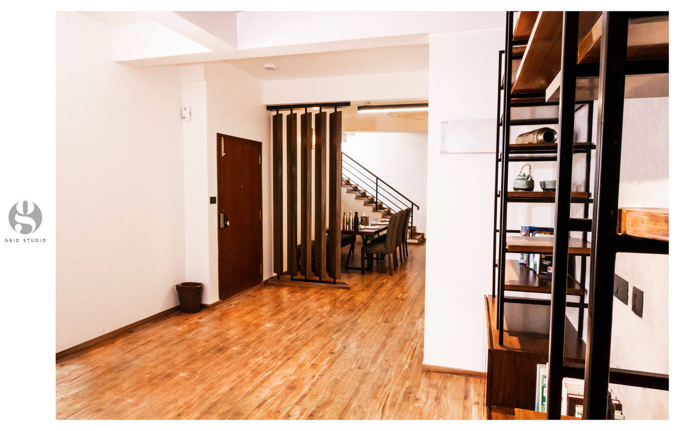 Duplex Interior , Bengaluru, Grid Property Developers Grid Property Developers Salones de estilo moderno