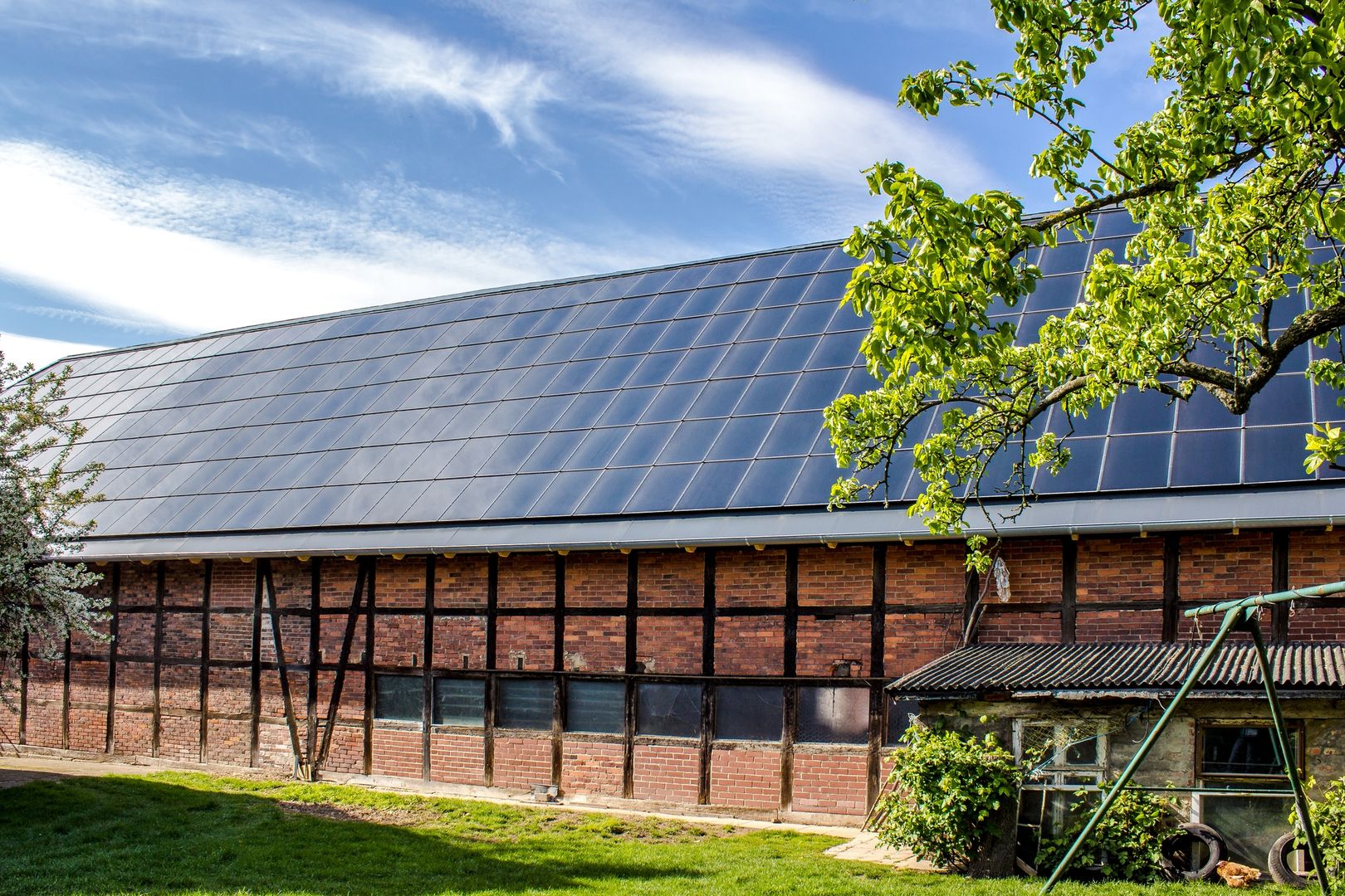 Gebäudeintegrierte Photovoltaikanlage auf denkmalgeschützter Scheune, Architektur- und TGA-Planungsbüro Carsten Grobe Passivhaus Architektur- und TGA-Planungsbüro Carsten Grobe Passivhaus Techos