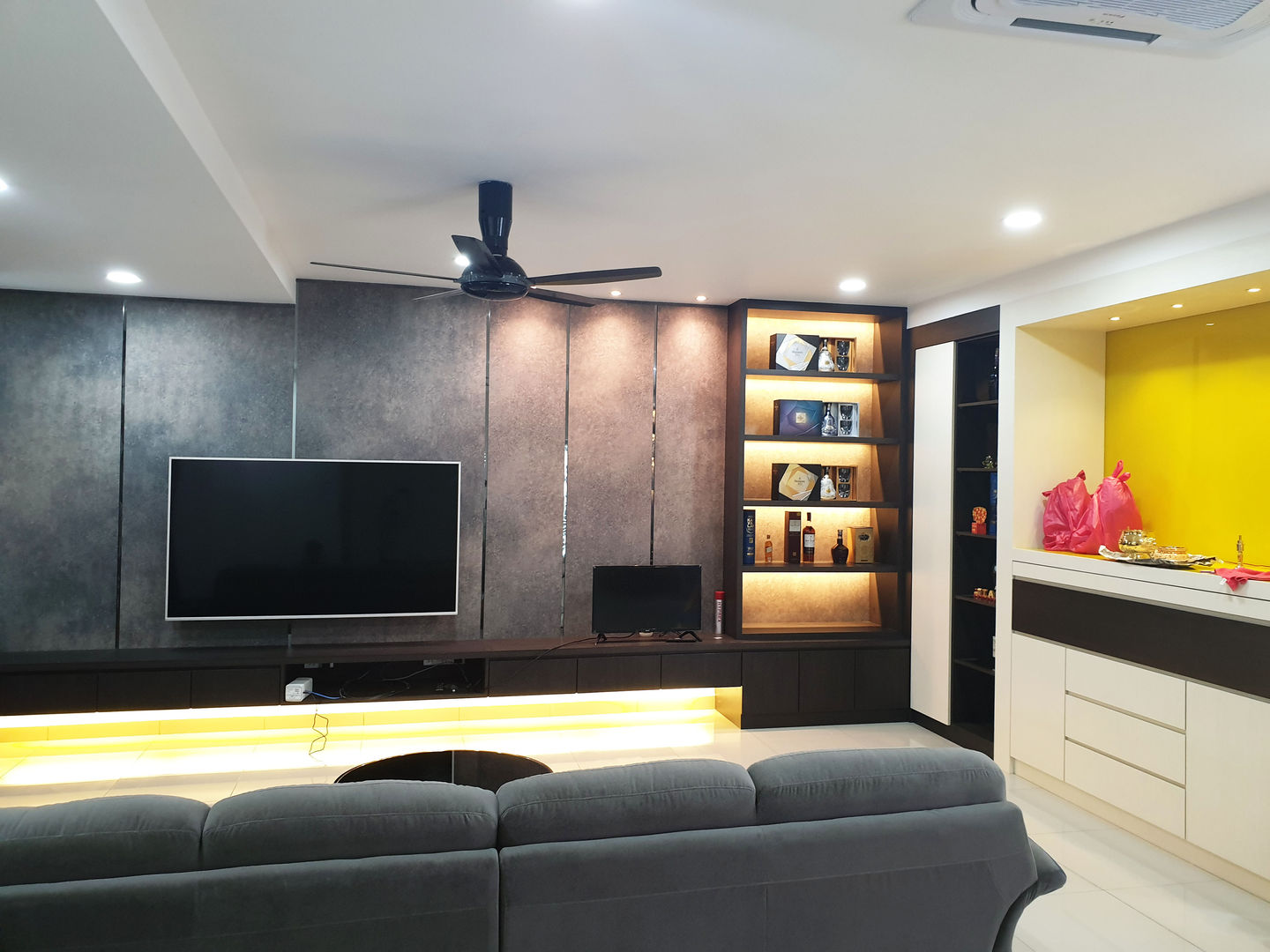 Architectural / Interior Design - Semi D (Jarom), Dterri Interior Design Dterri Interior Design Modern living room