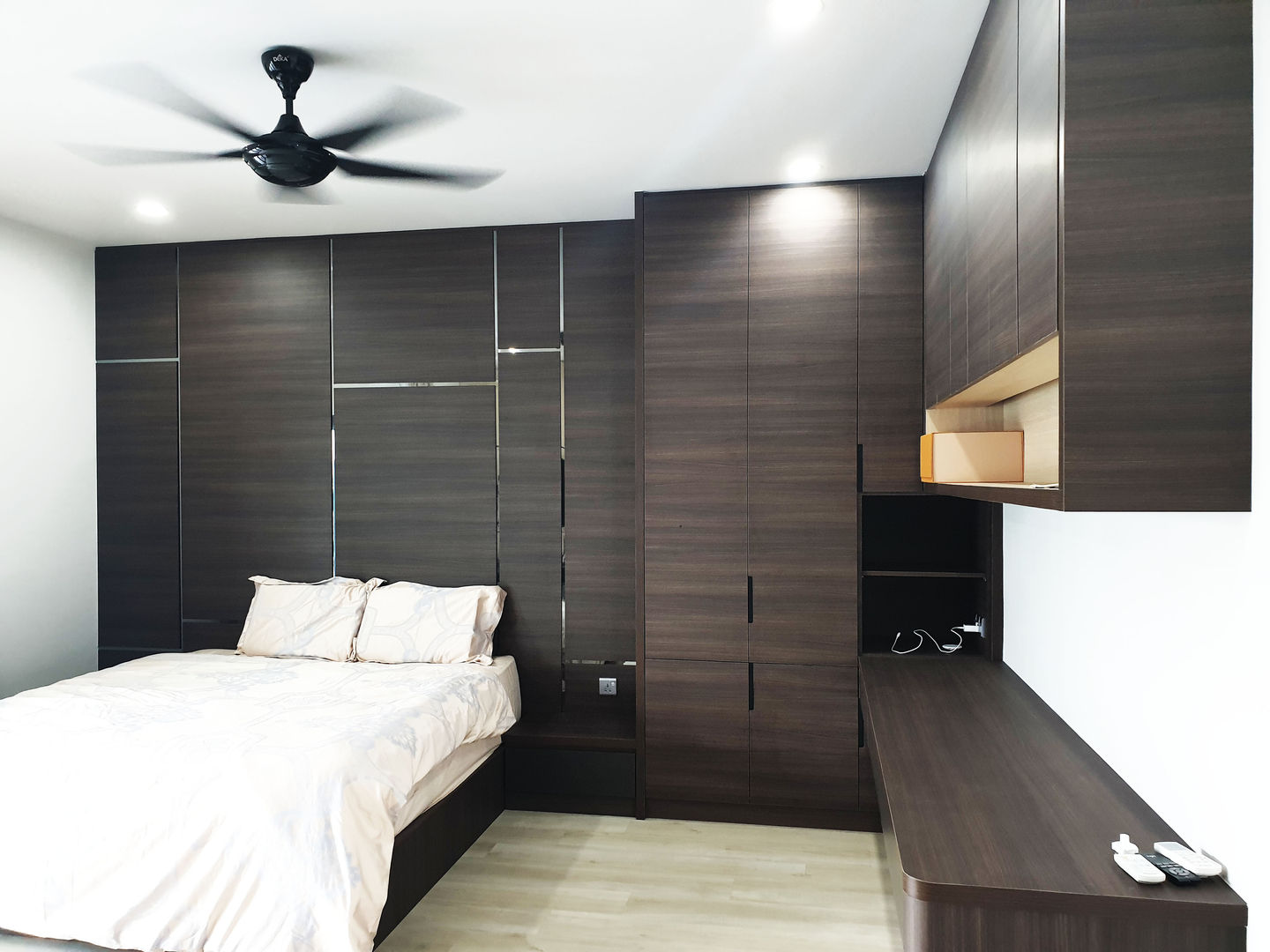 Architectural / Interior Design - Semi D (Jarom), Dterri Interior Design Dterri Interior Design Modern style bedroom