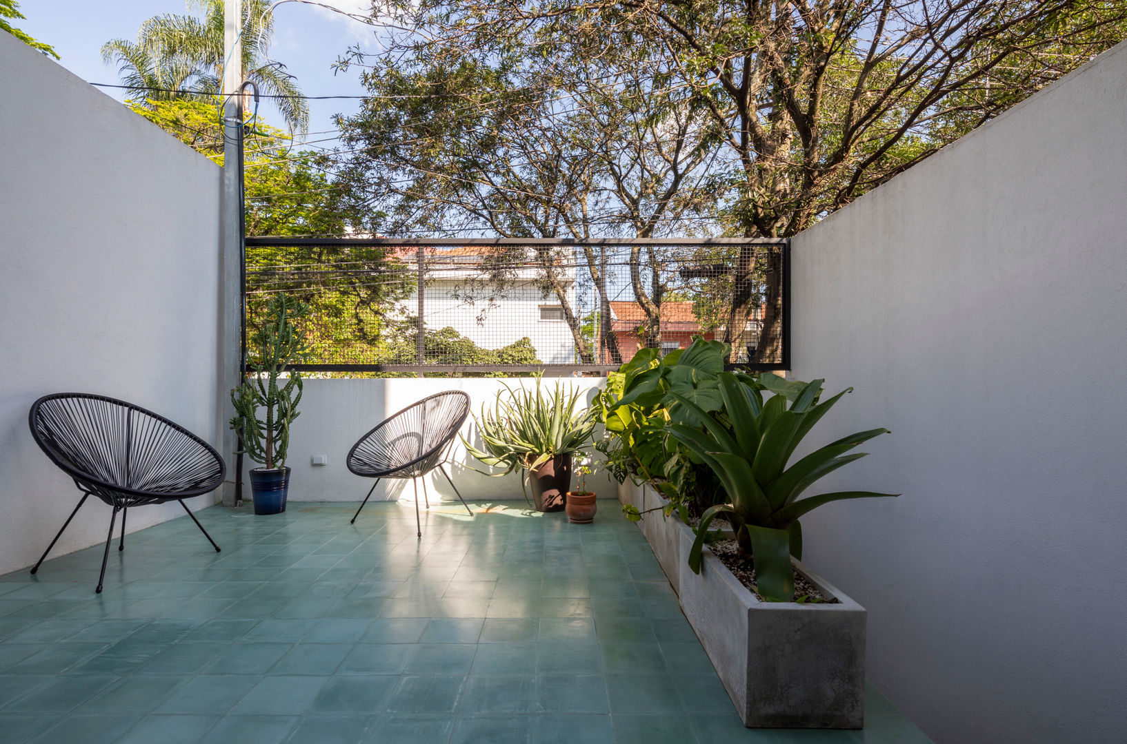 Casa Marcos e Julia, INÁ Arquitetura INÁ Arquitetura Balcony