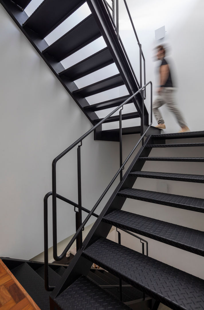 Casa Marcos e Julia, INÁ Arquitetura INÁ Arquitetura Stairs