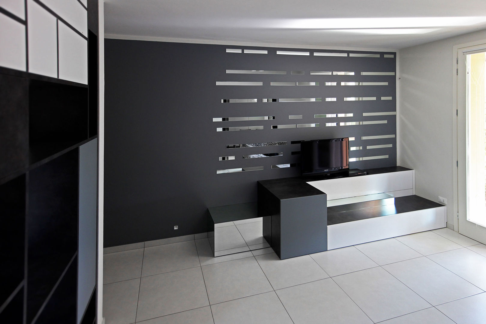 BLACK & WHITE, Marcello Cesini Architetto Marcello Cesini Architetto Minimalistische woonkamers