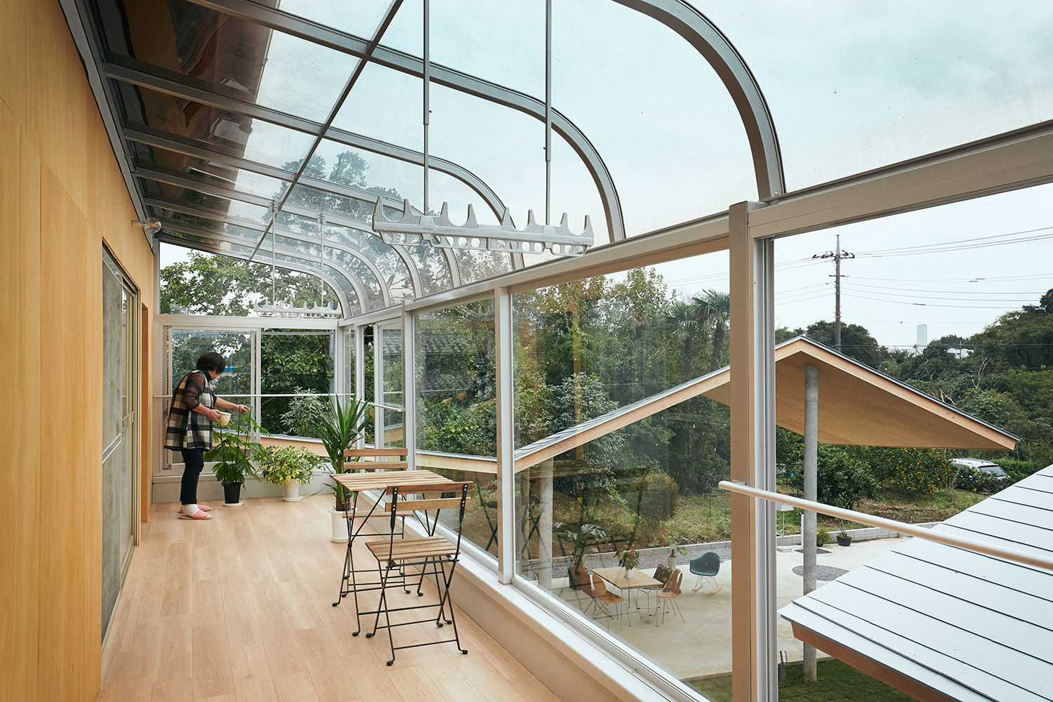 東松山の家, 工藤浩平建築設計事務所 工藤浩平建築設計事務所 Modern Conservatory Wood Wood effect