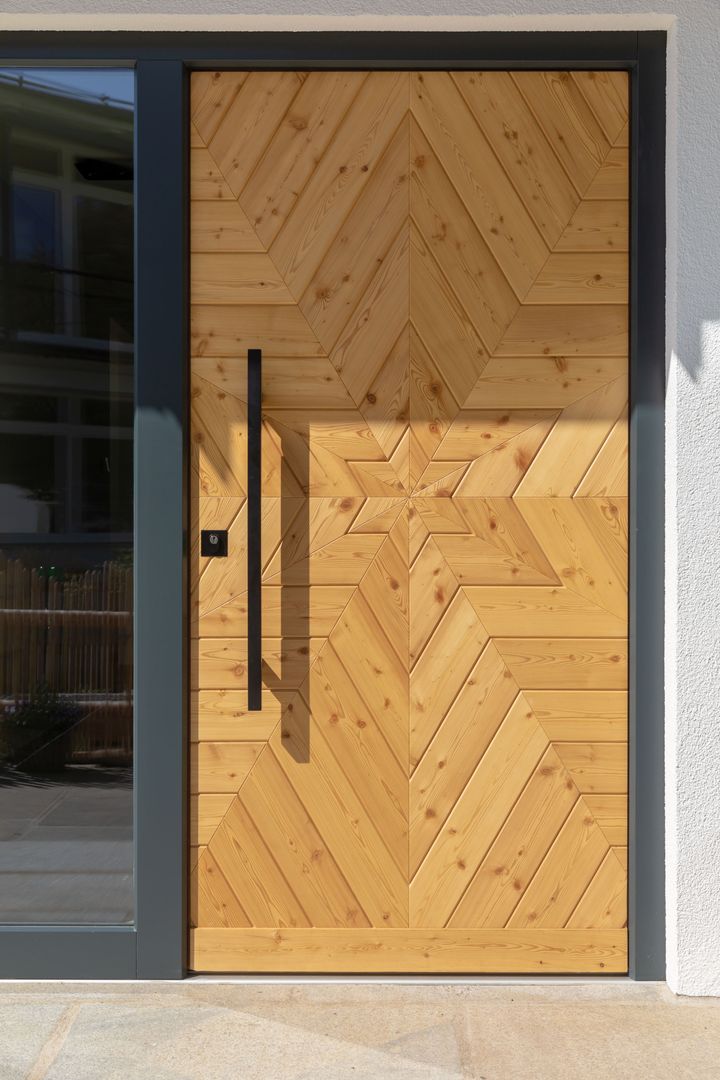 Vitalhaus Liesl: Tradition trifft Technik, Regnauer Hausbau Regnauer Hausbau Country style doors Wood Wood effect