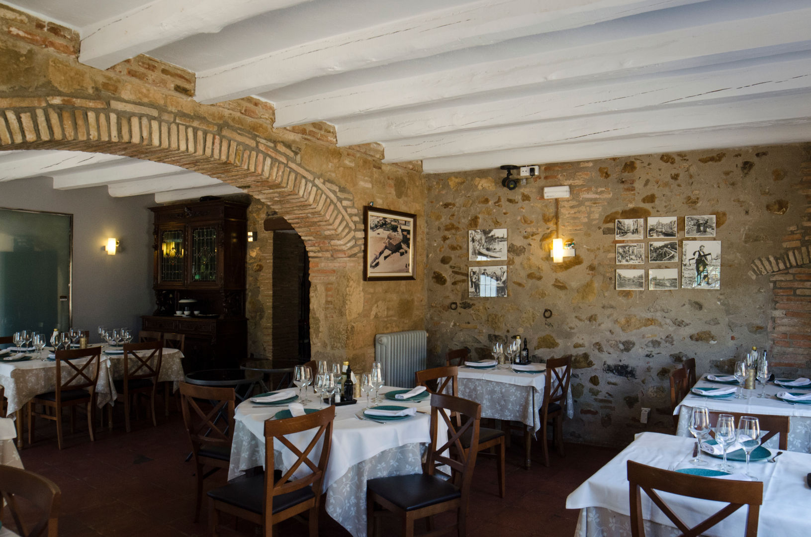 REFORMA de RESTAURANT A VIL·LA a Corçà, LAV LAV Rustic style dining room Stone