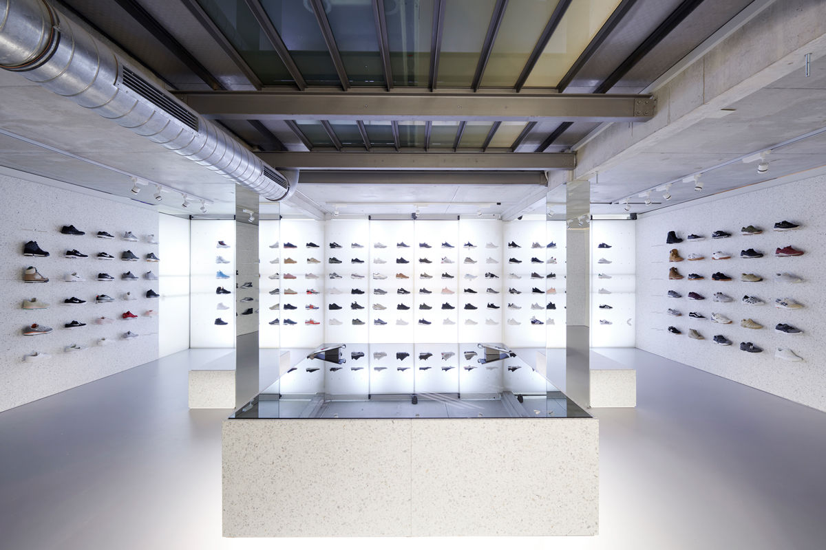 SLFT Flagship Store, Studio DLF Studio DLF Коммерческие помещения Коммерческие помещения