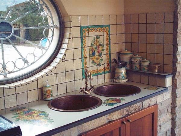 Arredo Cucina, Ceramiche Il Rustico Caltagirone Ceramiche Il Rustico Caltagirone مطبخ ذو قطع مدمجة حجر