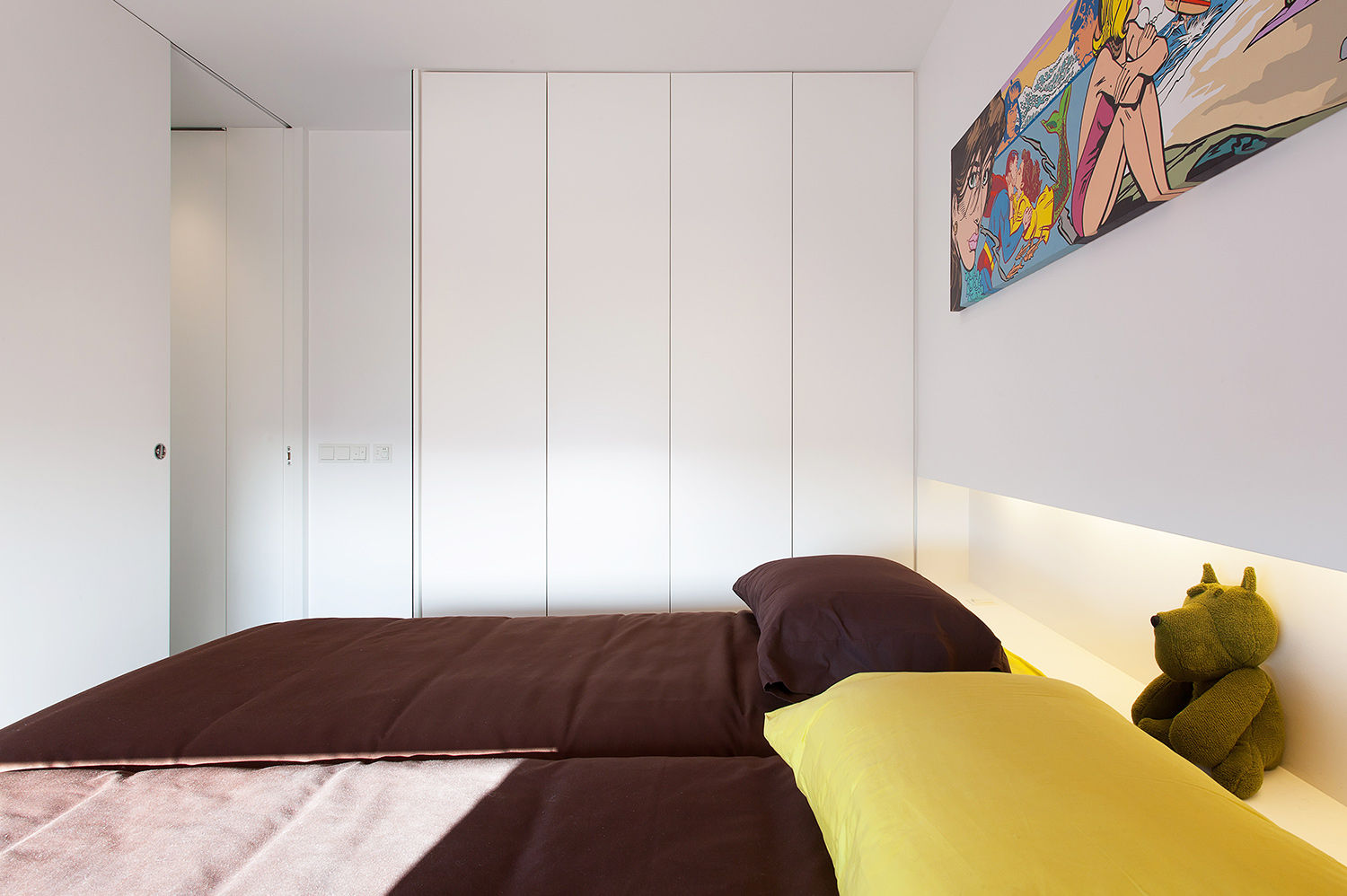 Apartment Renovation in Armação de Pêra, Silves, Portugal, AAP - ASSOCIATED ARCHITECTS PARTNERSHIP AAP - ASSOCIATED ARCHITECTS PARTNERSHIP Small bedroom Bricks