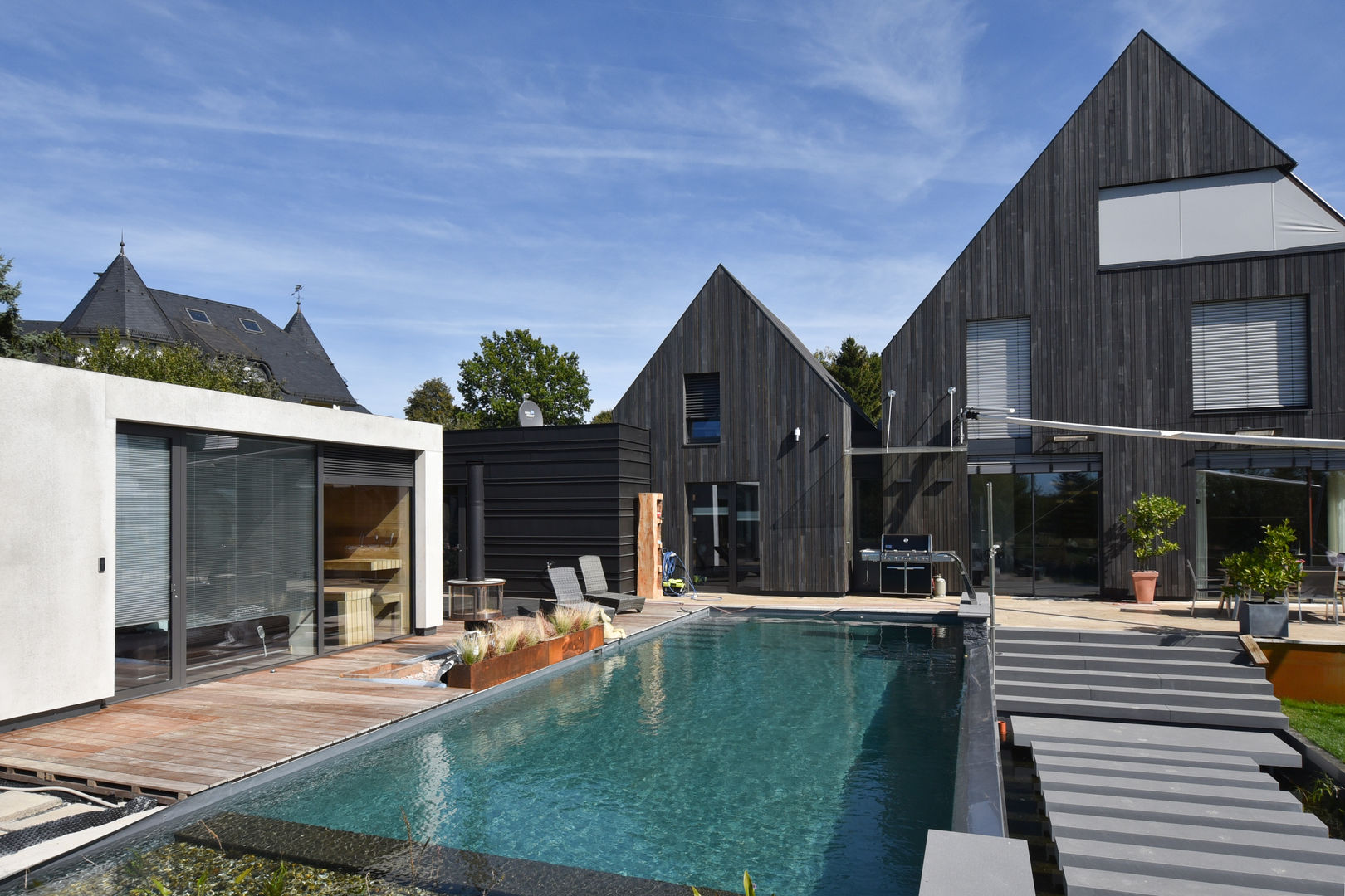 Villa mit Sauna und Pool, architekten wendling architekten wendling Moderne Pools