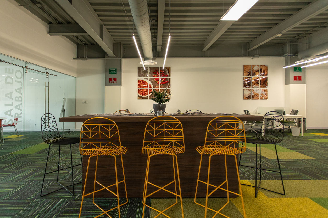 Guacamole: Espacios Públicos, Soma & Croma Soma & Croma Commercial spaces Wood-Plastic Composite Offices & stores