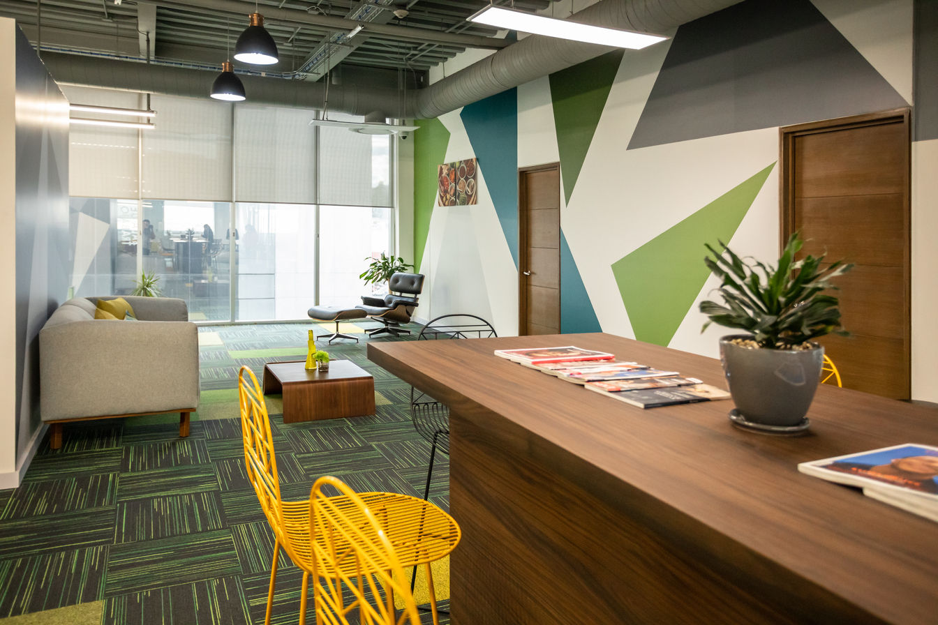 Guacamole: Espacios Públicos, Soma & Croma Soma & Croma Commercial spaces Wood-Plastic Composite Offices & stores