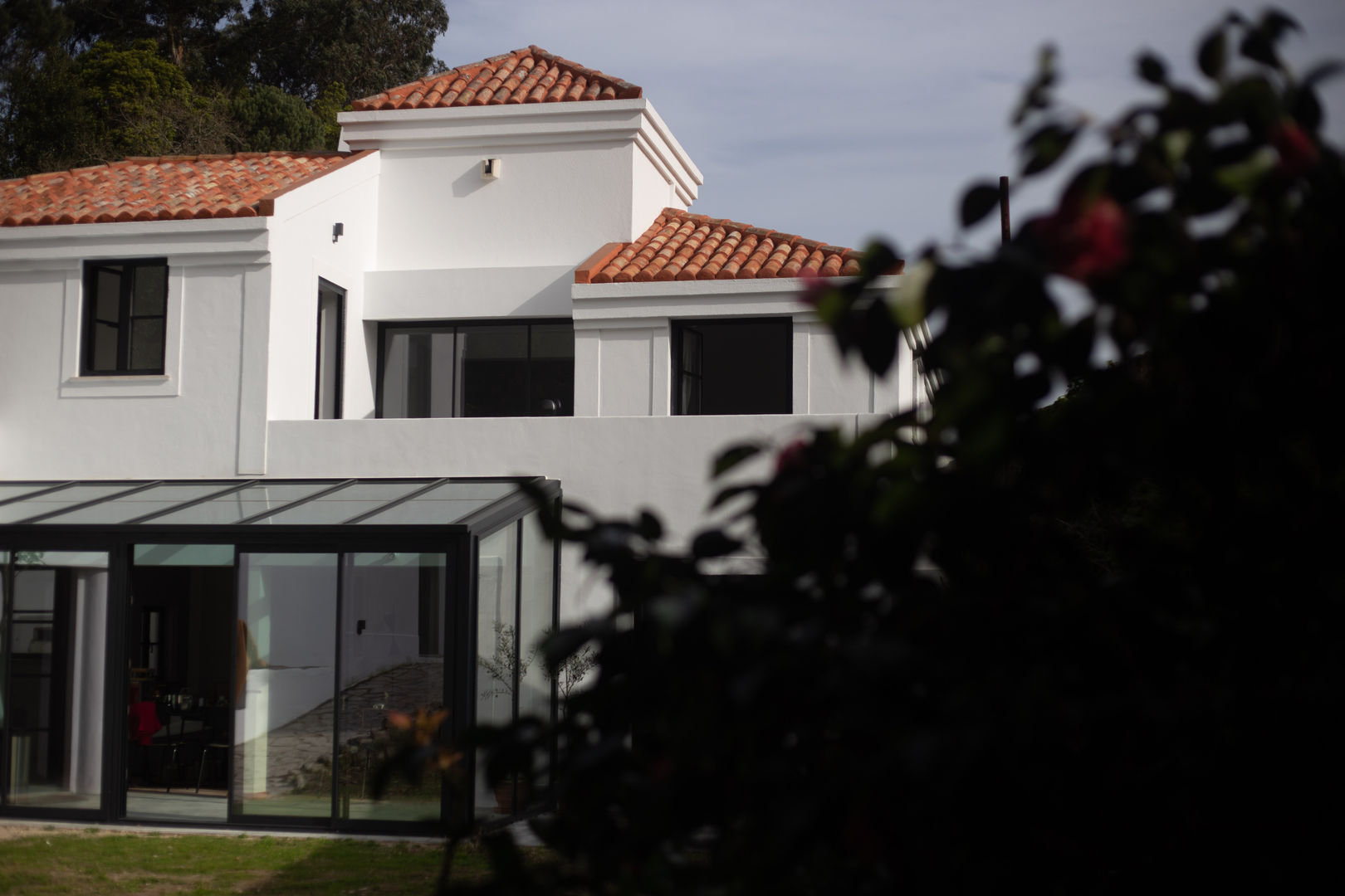 Penaferrim - Reabilitação e ampliação de uma casa de habitação uni-familiar T3 em Sintra, goodmood - Soluções de Habitação goodmood - Soluções de Habitação Jardines de invierno mediterráneos Metal