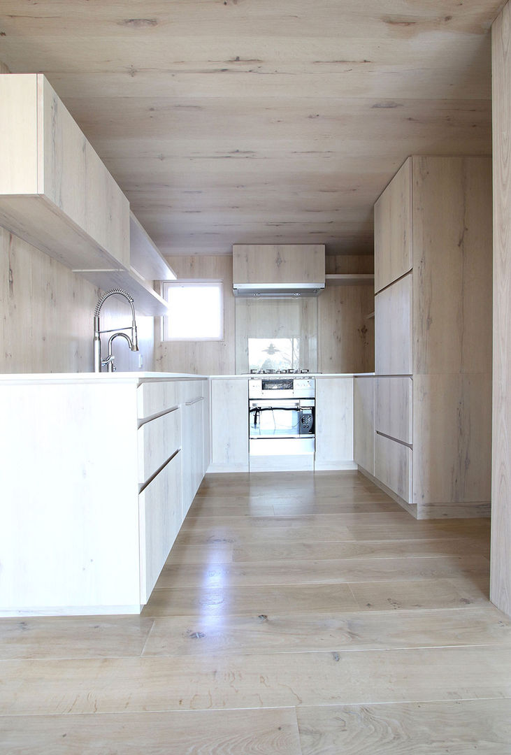 Case Study House #56, NASU CLUB NASU CLUB Kitchen Wood Wood effect Cabinets & shelves