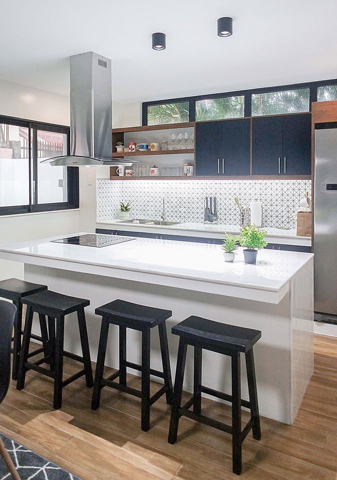 7 Stylish New Kitchens in White, Wood and Black