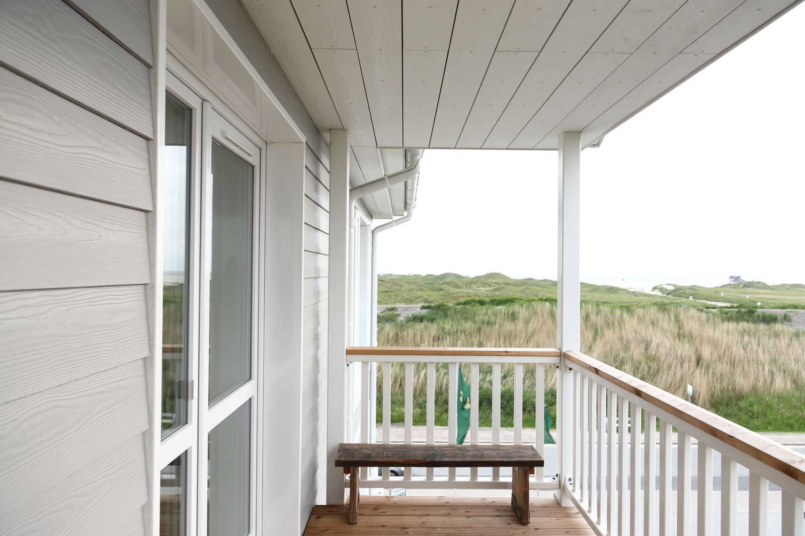 The 4 Best Materials for Balcony Railings: What you Should Pay ...