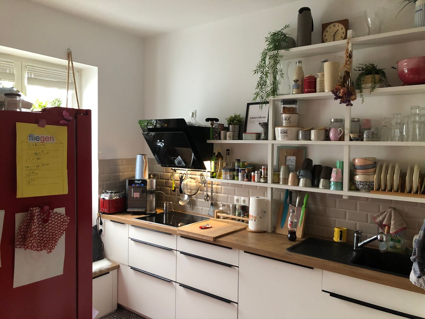 Stauraumwunder: So schafft ihr auch in der kleinsten Küche Platz