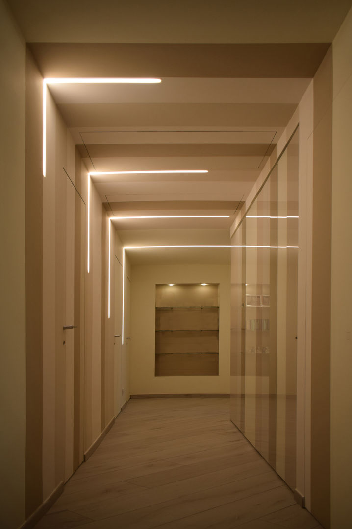 Appartamento, Ristrutturazione [2019], Bruzzone Architecture Bruzzone Architecture Modern Corridor, Hallway and Staircase