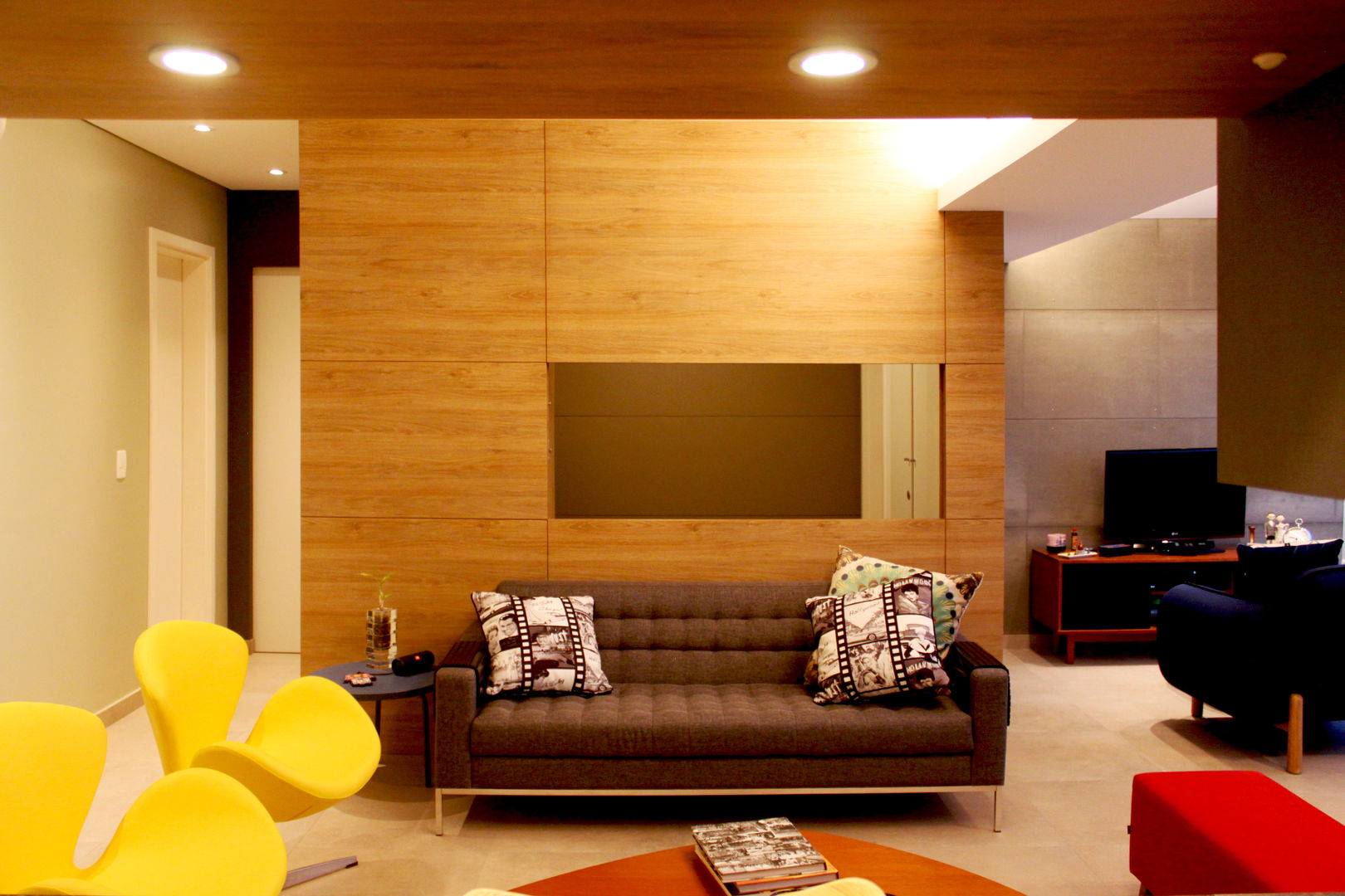 Reforma Residencial: Este pequeno apartamento ganha amplos espaços com um projeto bem planejado., Marcos Takiguthi Arquiteto Marcos Takiguthi Arquiteto