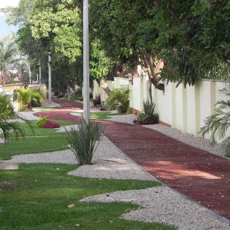 CICLO PISTA Y AREA JOGGING FRACC ARCO ANTIGUO, PR SUSTENTABLE PR SUSTENTABLE Country style garden