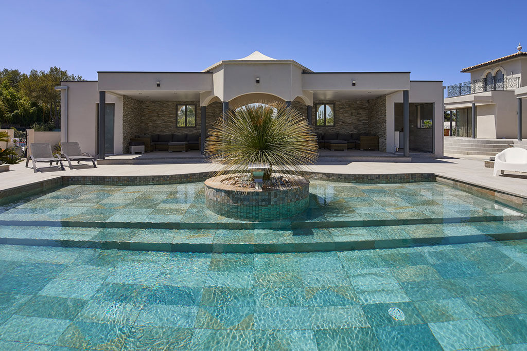 homify Modern pool