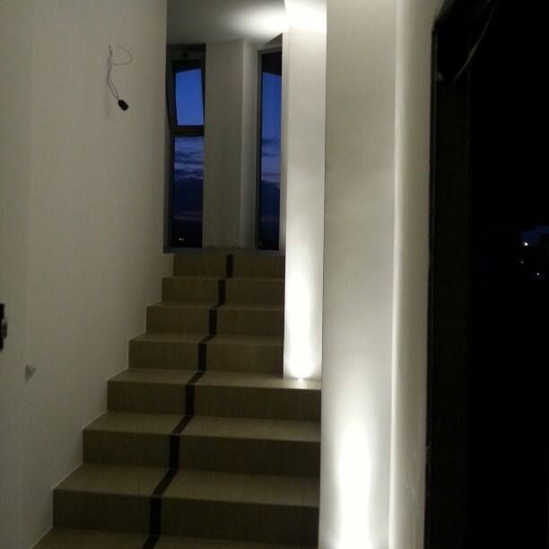 TIC TAC HOME, antonio felicetti architettura & interior design antonio felicetti architettura & interior design Stairs سرامک