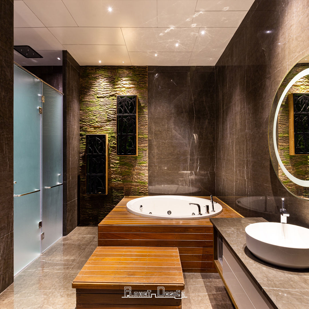 If there's a room that deserves a little luxury, it's the bathroom! Planet Design & Associates Modern bathroom