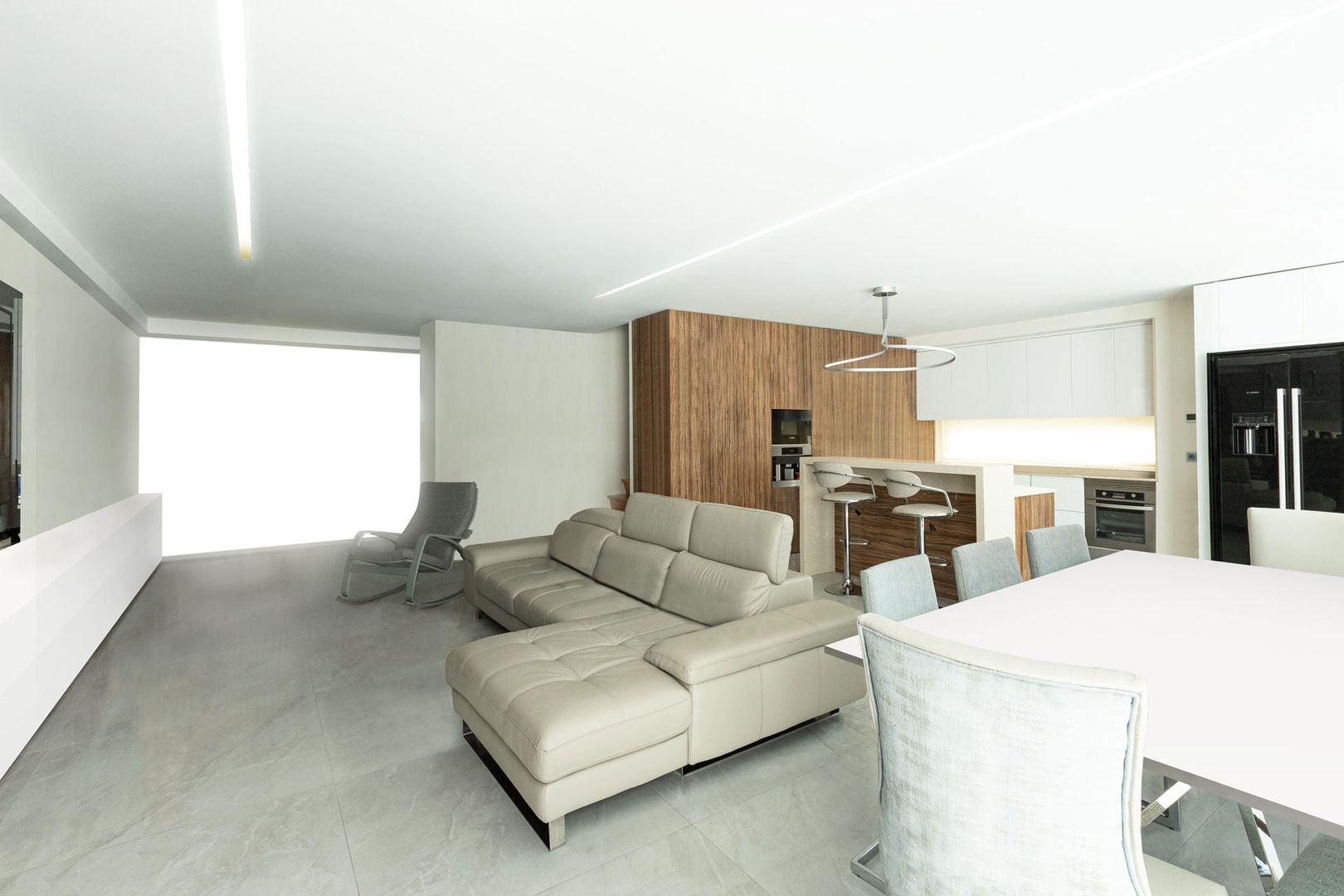 Interior | Sala de Jantar CVZ Construções Salas de estar modernas Branco Remodelação e Ampliação de Moradia