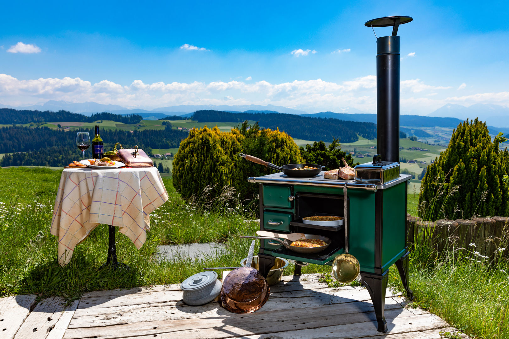 Multifunktionaler Holzkochherd zum Kochen, Backen und Grilieren in British Racing Green und Schwarz lackiert Perler Ofen GmbH Ausgefallener Garten Metall Kamin, Ofen, Herd, Antik, Feuerstelle, Outdoor, Kochen, Grillieren, Backen, Individuell, Unikat