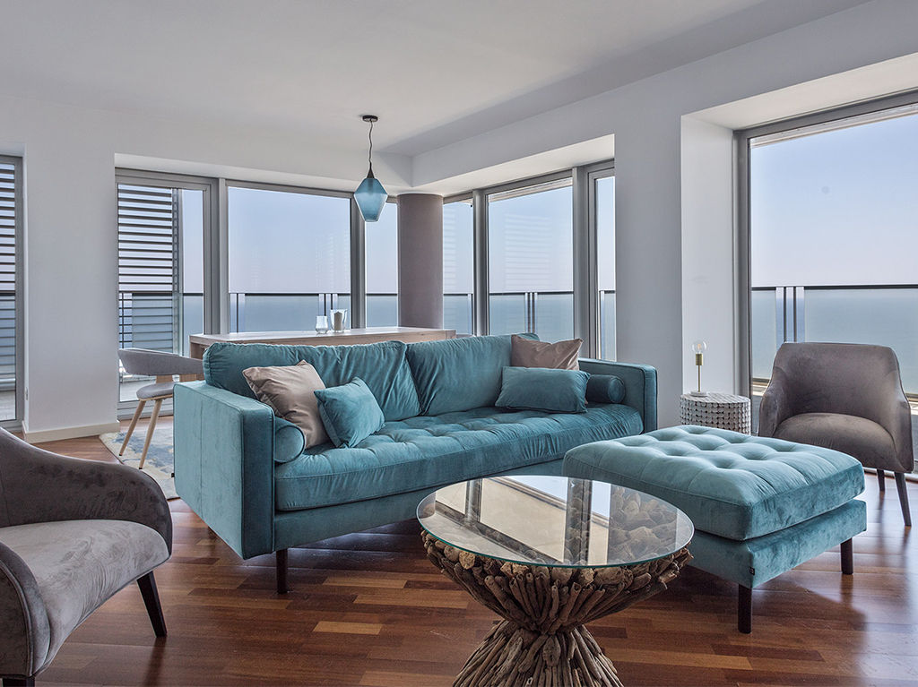 Un apartamento con vistas al mediterráneo | Koduz , Kave Home Kave Home 地中海デザインの リビング