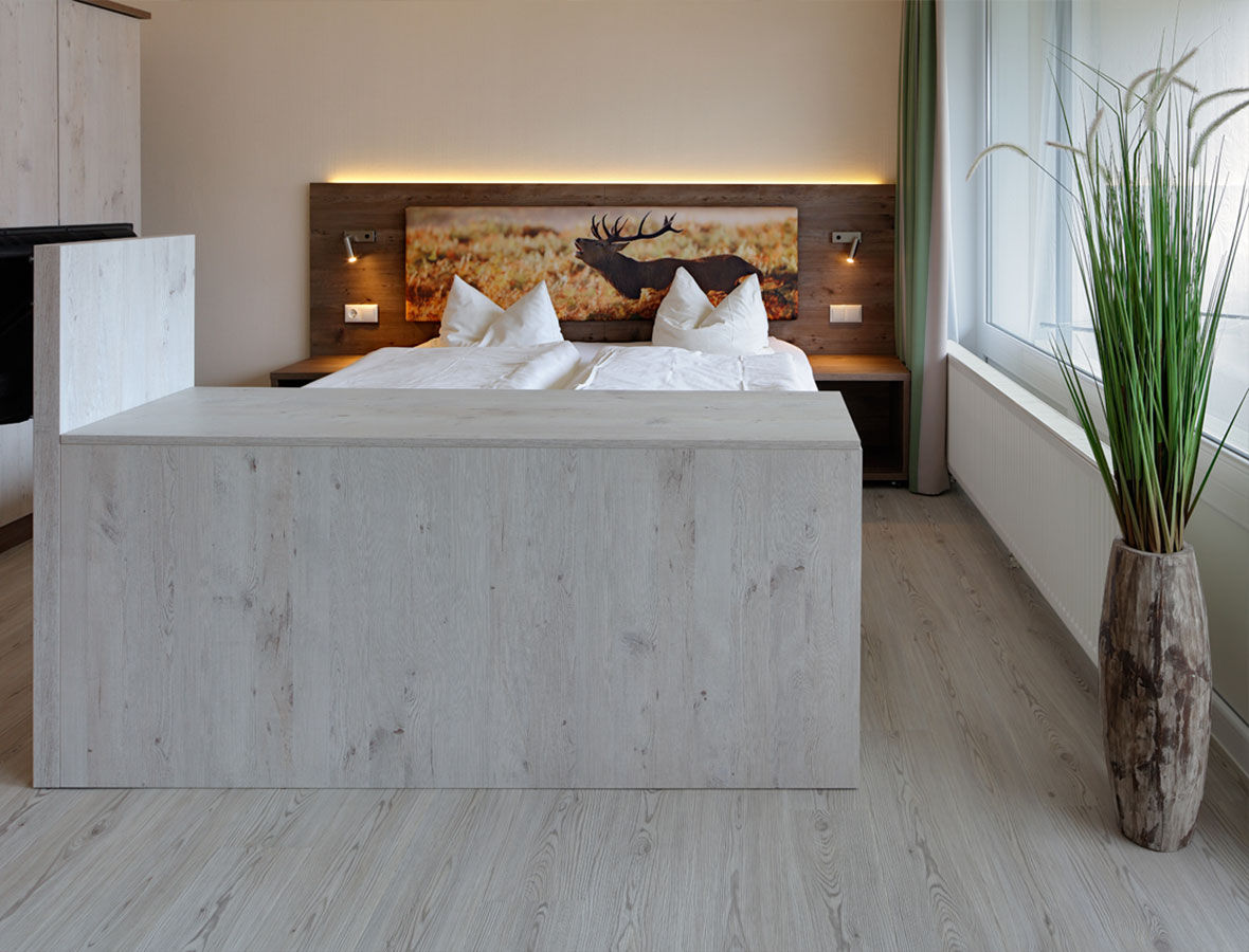 Trend 2020: Klarheit durch unifarbenes Interior-Design, PROJECT FLOORS GmbH PROJECT FLOORS GmbH Phòng ngủ nhỏ