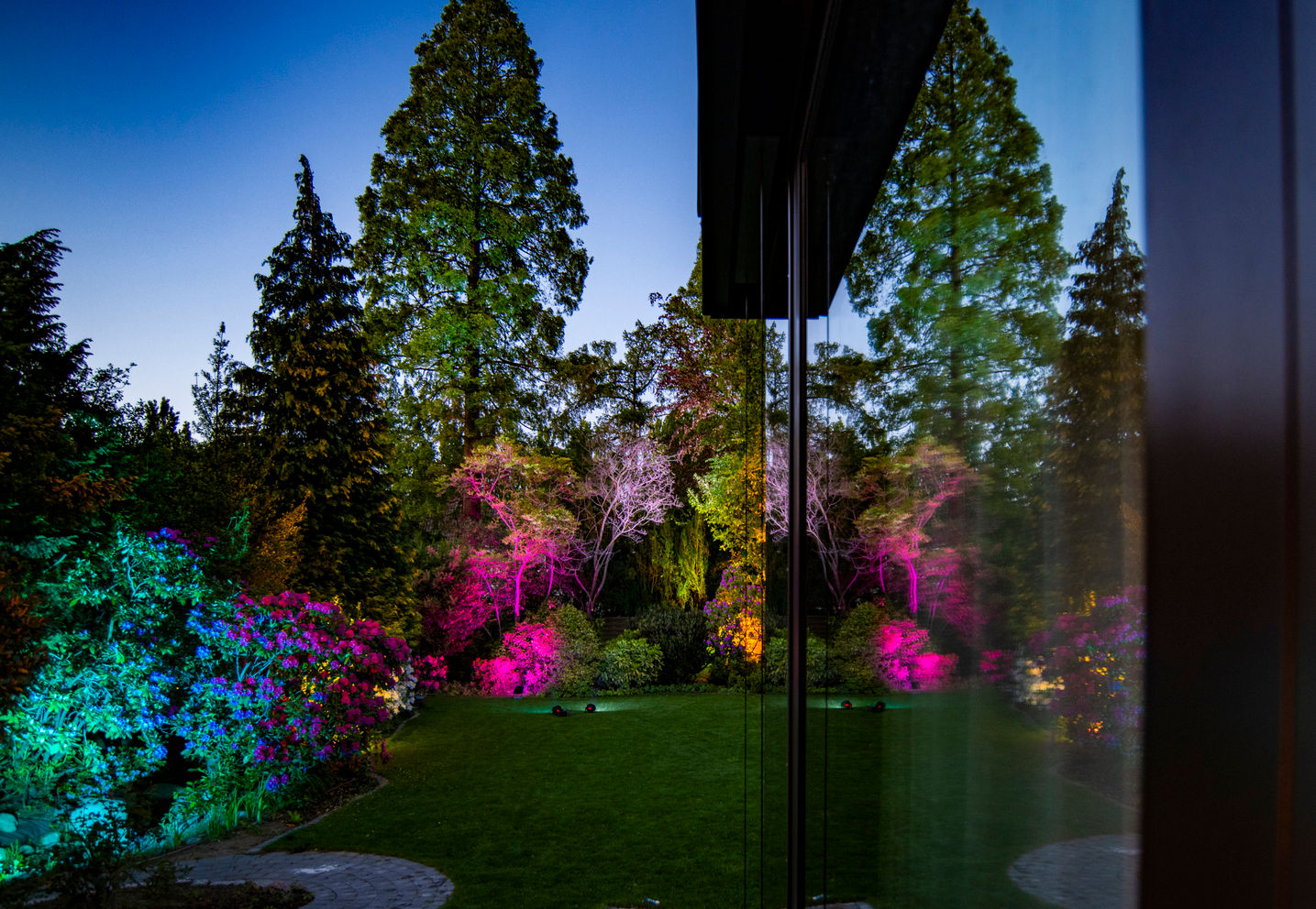 Ein Garten im neuem Licht, Moreno Licht mit Effekt - Lichtplaner Moreno Licht mit Effekt - Lichtplaner Eclectische tuinen