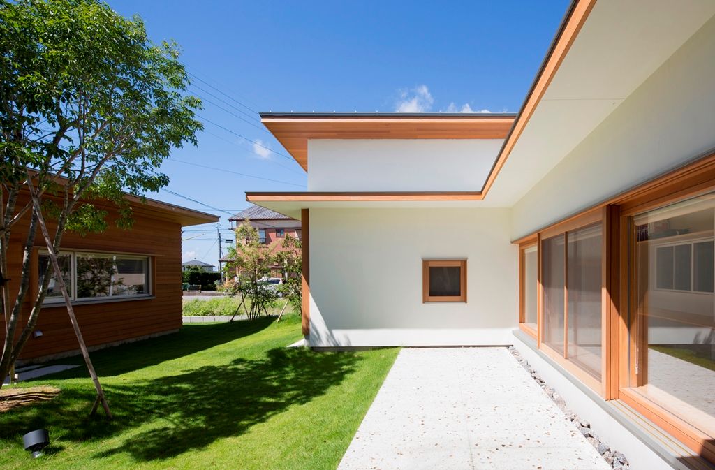 拾石の家／職住一体の暮らし おおらかなコートハウス, 松原建築計画 一級建築士事務所 / Matsubara Architect Design Office 松原建築計画 一級建築士事務所 / Matsubara Architect Design Office Casas familiares Concreto