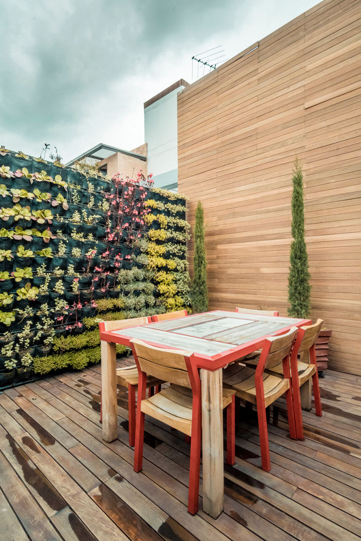 Apartamento 106, Arquitecto Santiago Rodriguez Arquitecto Santiago Rodriguez Industrial style balcony, porch & terrace