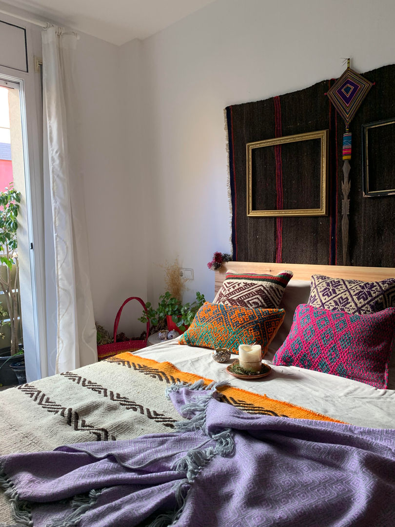 Decorar con la alfombra colgada en la pared Makiwuan Ruana Dormitorios de estilo tropical Lana Naranja dormitorios, decoración, estilo, bohoandino, textiles, alfombra colgada, iluminación, combinación, textures,Textiles