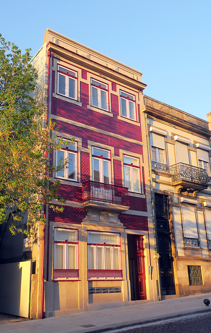 Apartamentos e alojamentos turísticos em prédio reabilitado, José Melo Ferreira, Arquitecto José Melo Ferreira, Arquitecto Mehrfamilienhaus