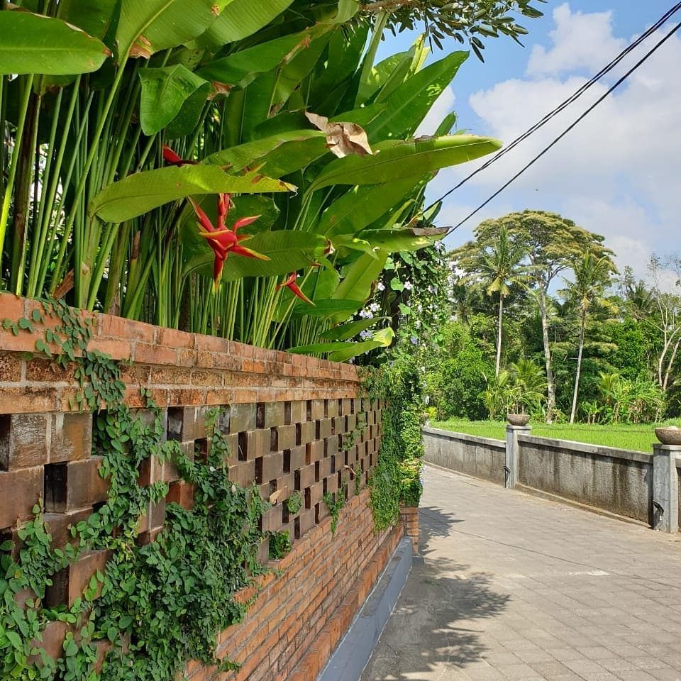 Villa Ubud, Bali, Bral Studio Architecture Bral Studio Architecture Carport Villa, Bali, Arsitek, arsitektur, rumah, rumah klasik, modern, house, denah, surabaya, Jakarta, Bandung