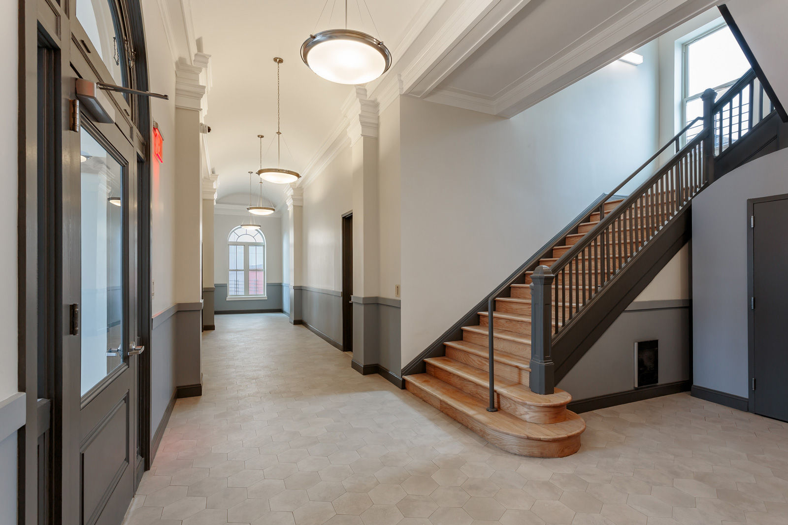 Our Lady of Lourdes, Passivhaus Mehrfamilienhaus in Brooklyn, NYC, van der Moga Photography van der Moga Photography Escaleras