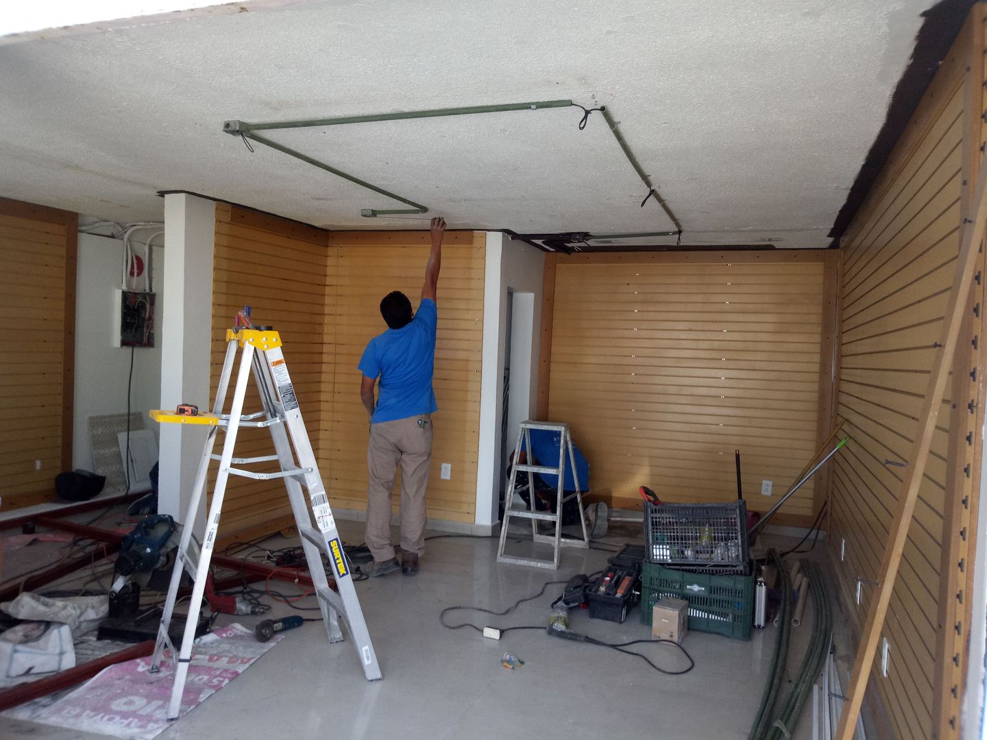 REMODELACION BARBERIA, PUNTO DE FUGA PUNTO DE FUGA