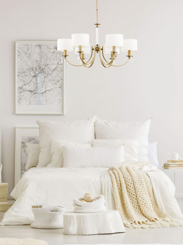 White bedroom with elegant Chandelier Lighting ZEVIO 6 Lights Bedroom Luxury Chandelier LTD クラシカルスタイルの 寝室 銅/ブロンズ/真鍮 照明