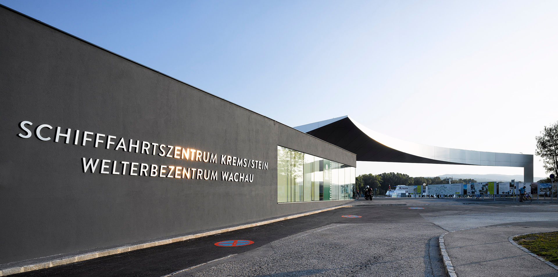 UNESCO-Welterbezentrum am Ufer der Donau, Najjar - Najjar Architekten Najjar - Najjar Architekten Commercial spaces Aluminium/Zinc Metallic/Silver Museums