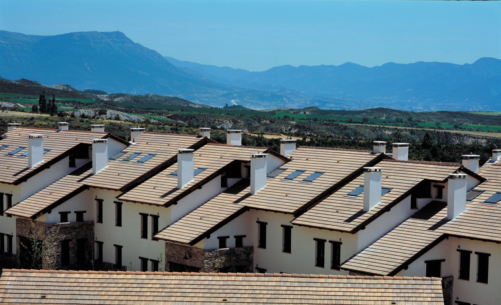 Telhas de cimento | Reabilitação, BMI GROUP BMI GROUP Gable roof