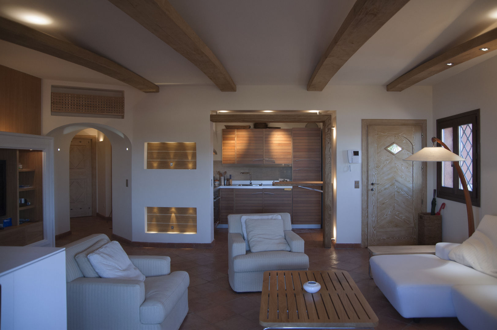 APPARTAMENTO IN SARDEGNA in stile Yacht design, Architetto Alessandro spano Architetto Alessandro spano Classic style living room Wood Wood effect