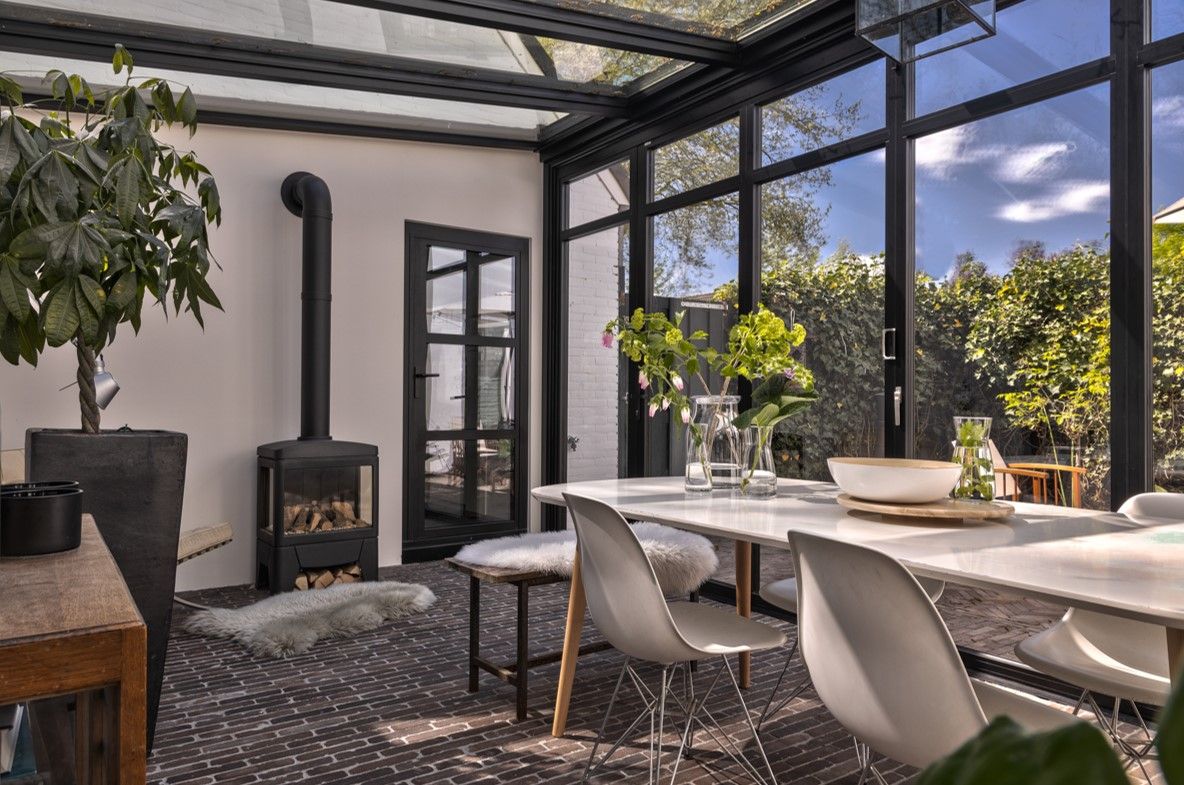 Wonen in botanische sfeer, Yben Interieur en Projectdesign Yben Interieur en Projectdesign Jardin d'hiver industriel Fer / Acier Noir