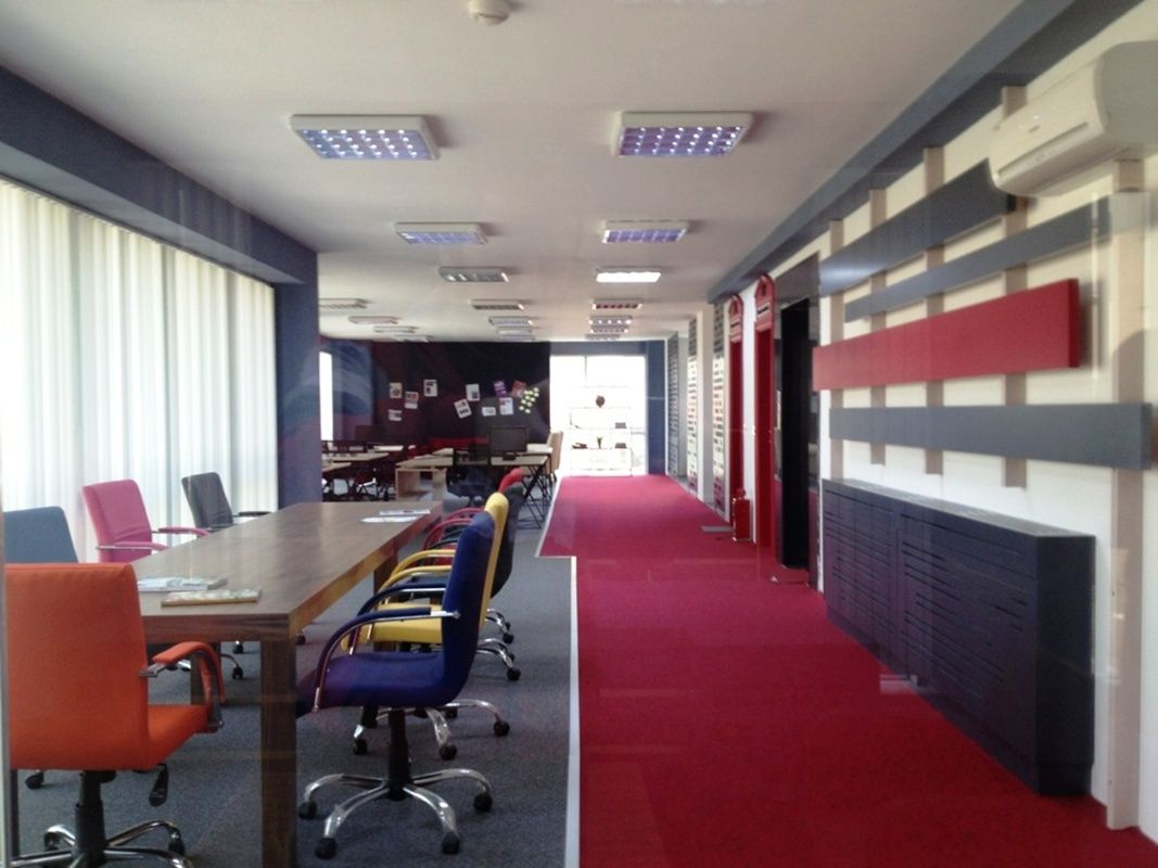 Açık Ofis Koridor - Duvar Tasarımı LAMONETA DESIGN & PRODUCTION Ticari alanlar Ahşap Ahşap rengi Ofis Alanları & Mağazalar