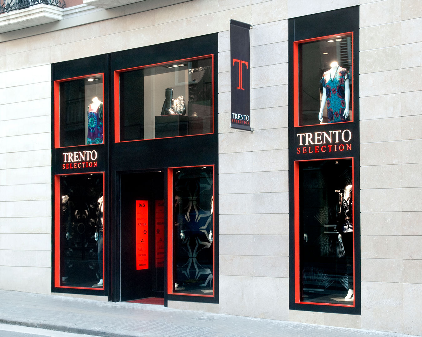 Boutique de Moda Femenina Barcelona, MANUEL TORRES DESIGN MANUEL TORRES DESIGN Commercial spaces Offices & stores