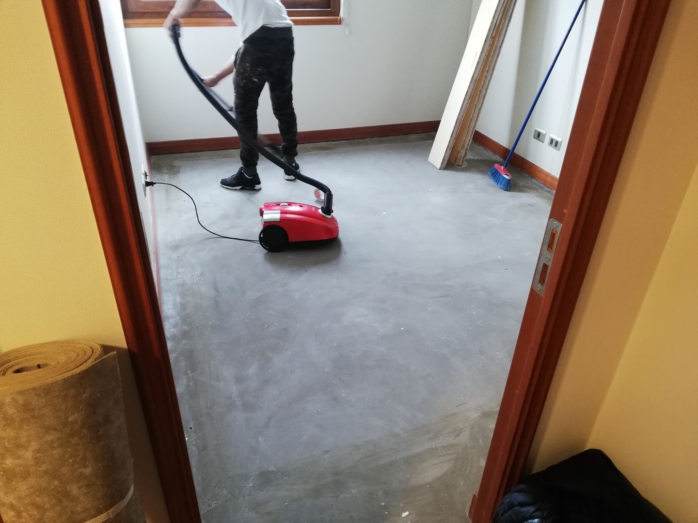 Limpieza correcta del piso Remodelaciones Santiago Eirl