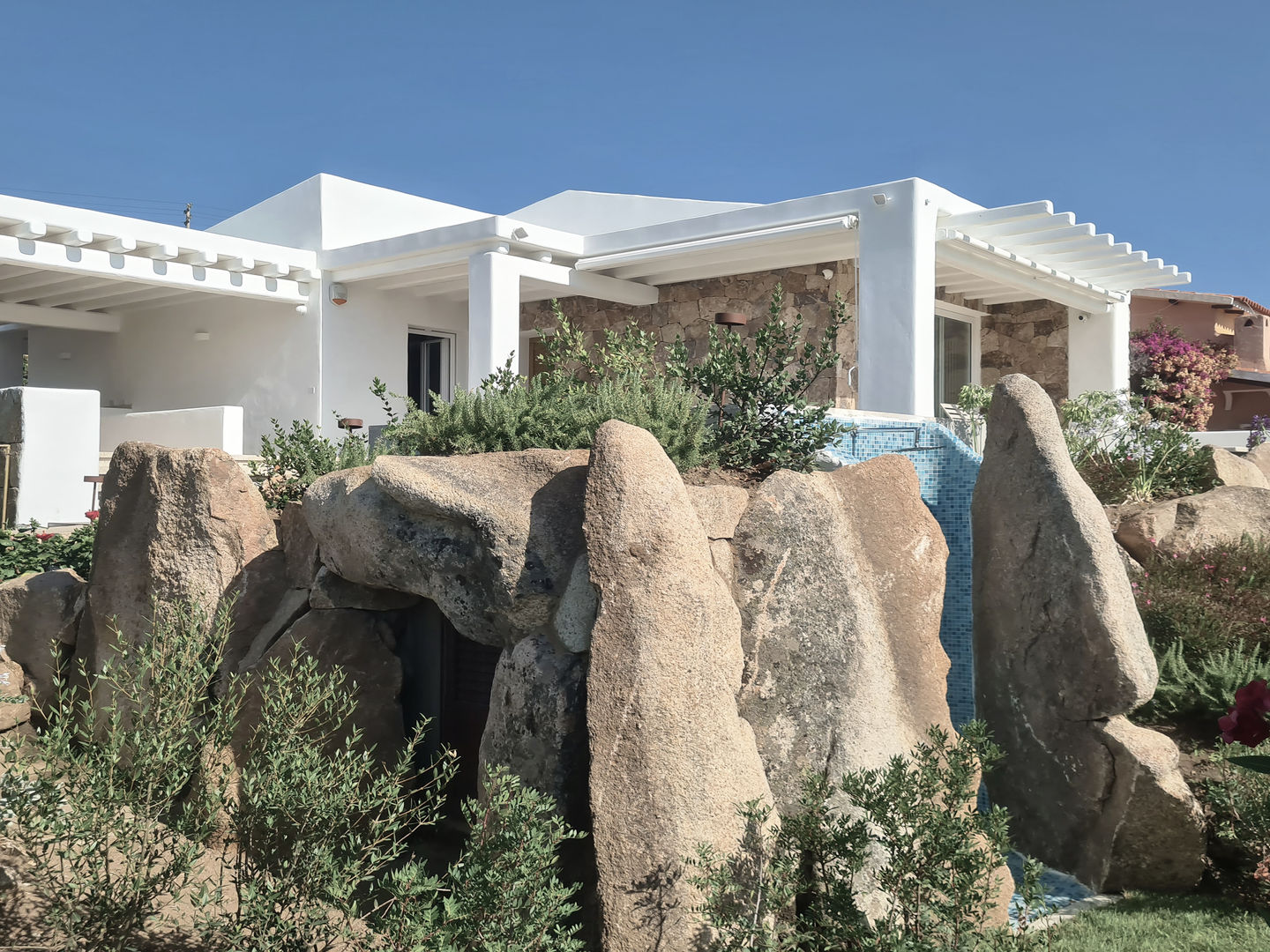 INTERNO ESTERNO E ARREDI in Costa Smeralda, Architetto Alessandro spano Architetto Alessandro spano Villa