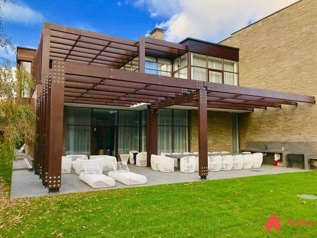 Навес для резиденции Рублево, Alpbau Alpbau Patios & Decks Wood Wood effect