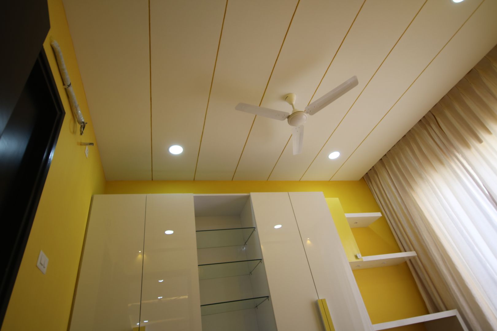 Children Bedroom - False Ceiling View Enrich Interiors & Decors Modern style bedroom Wardrobe, Ceiling Design for Children bedroom, Grooves in Ceiling